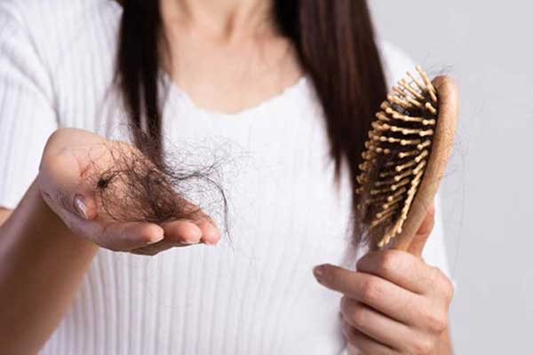 Descubre el tratamiento para la caída del cabello relacionado con el Covid