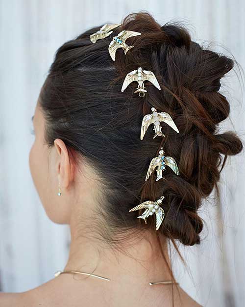 Peinado de novia con accesorios Birdie